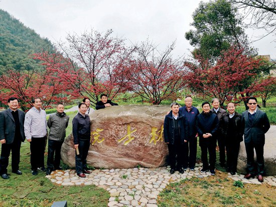 中国科学院秦大河等13位院士安吉行.jpg